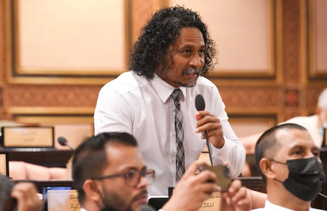 ބިދޭސީ މަސައްކަތްތެރީން ގެނައުމުގައި ވަޒީރުން ގަވައިދާ ޚިލާފުވާކަމަށް ބުނެ ހަދަނީ ދޮގު: އަބްދުލް ޣަނީ