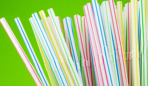 Plastic straws (Photo/plasticinfo.com)
