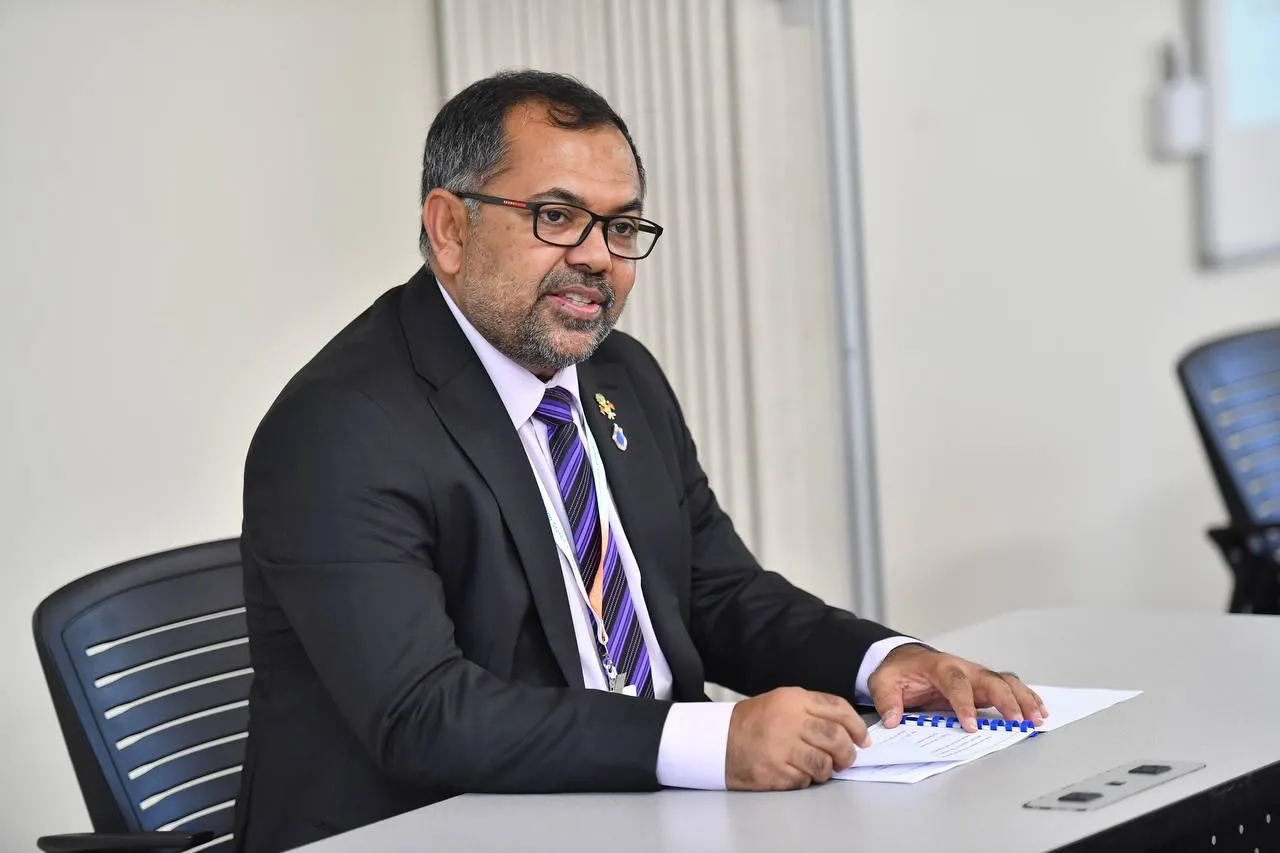 މެދުއިރުމަތީގެ މަސްރަހާއި ގުޅޭ ގޮތުން ބާއްވާ ބައްދަލުވުމަކަށް ވަޒީރު ޒަމީރު ސައުދީއަށް