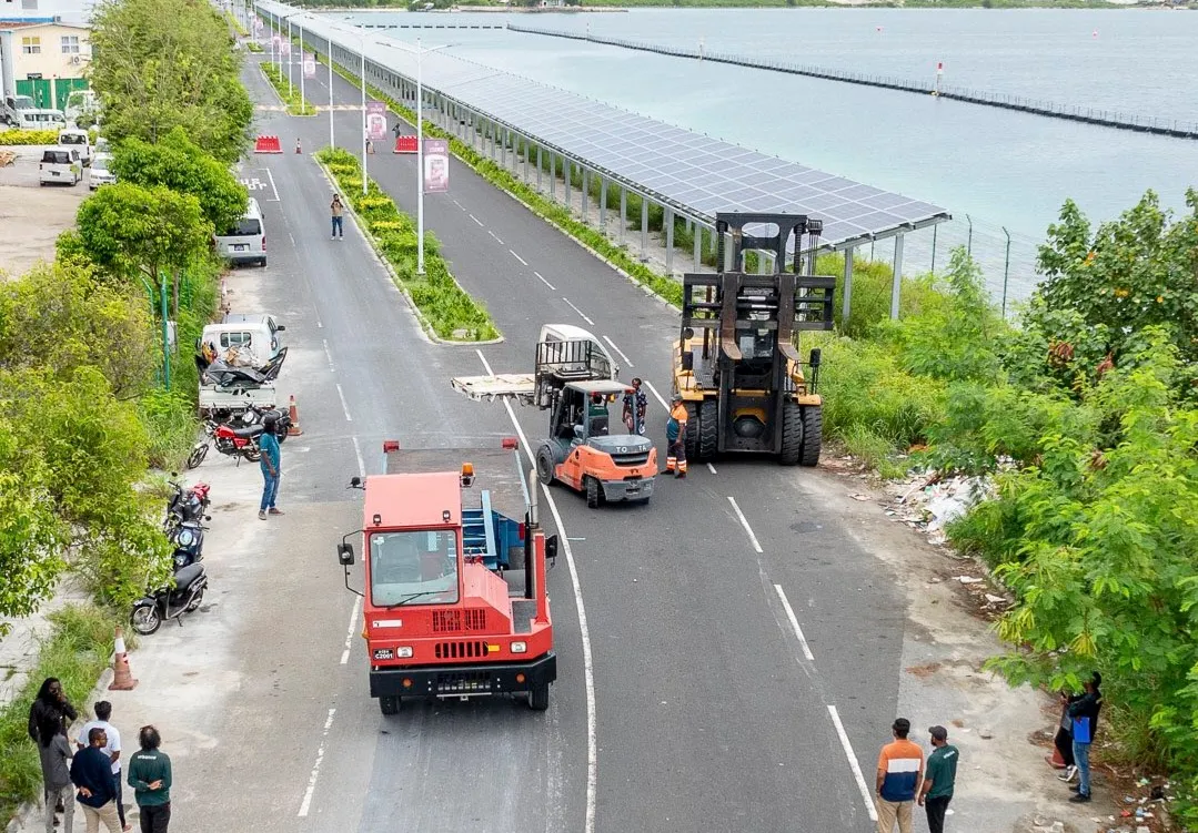 ހުޅުމާލެ ހިތްފަސޭހަ ތަނަކަށް ހެދުމުގެ މަސައްކަތުގެ ތެރެއިން ދުވާރުމަތި ސާފުކުރުމުގެ މަސައްކަތް ފަށައިފި