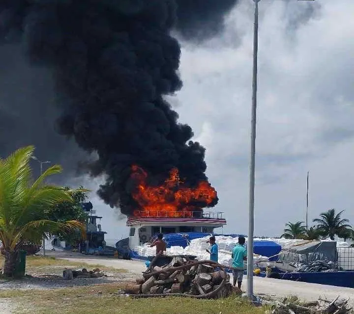 ކުނަހަންދޫ ބަނދަރުގައި އަޅާފައި އޮތް ބޯޓެއްގައި ރޯވެއްޖެ