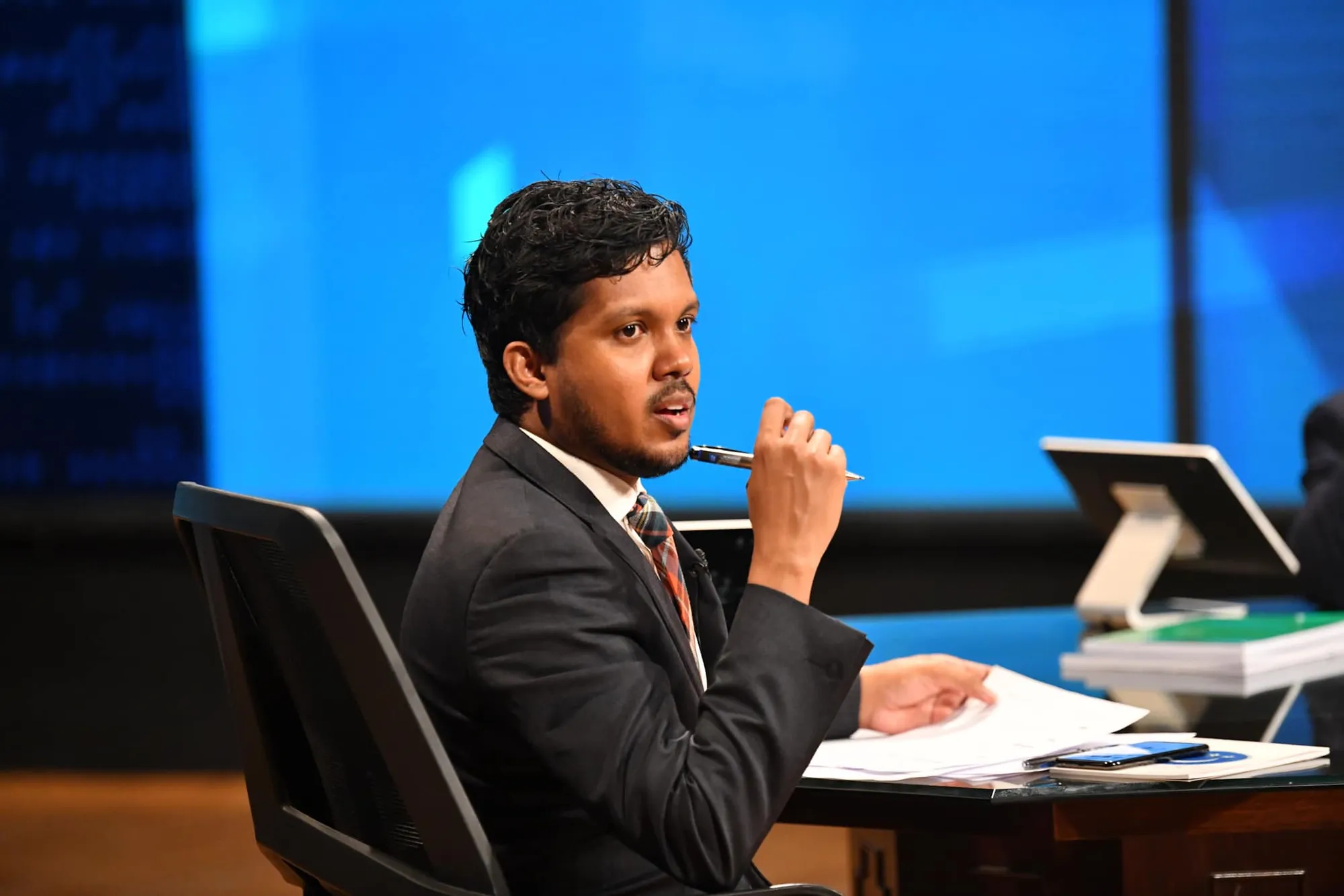 މަޖިލީހުގެ ކޮމިޔުނިކޭޝަން ޑިރެކްޓަރުގެ މަގާމުން ޒިޔާއު ވަކިކޮށްފި