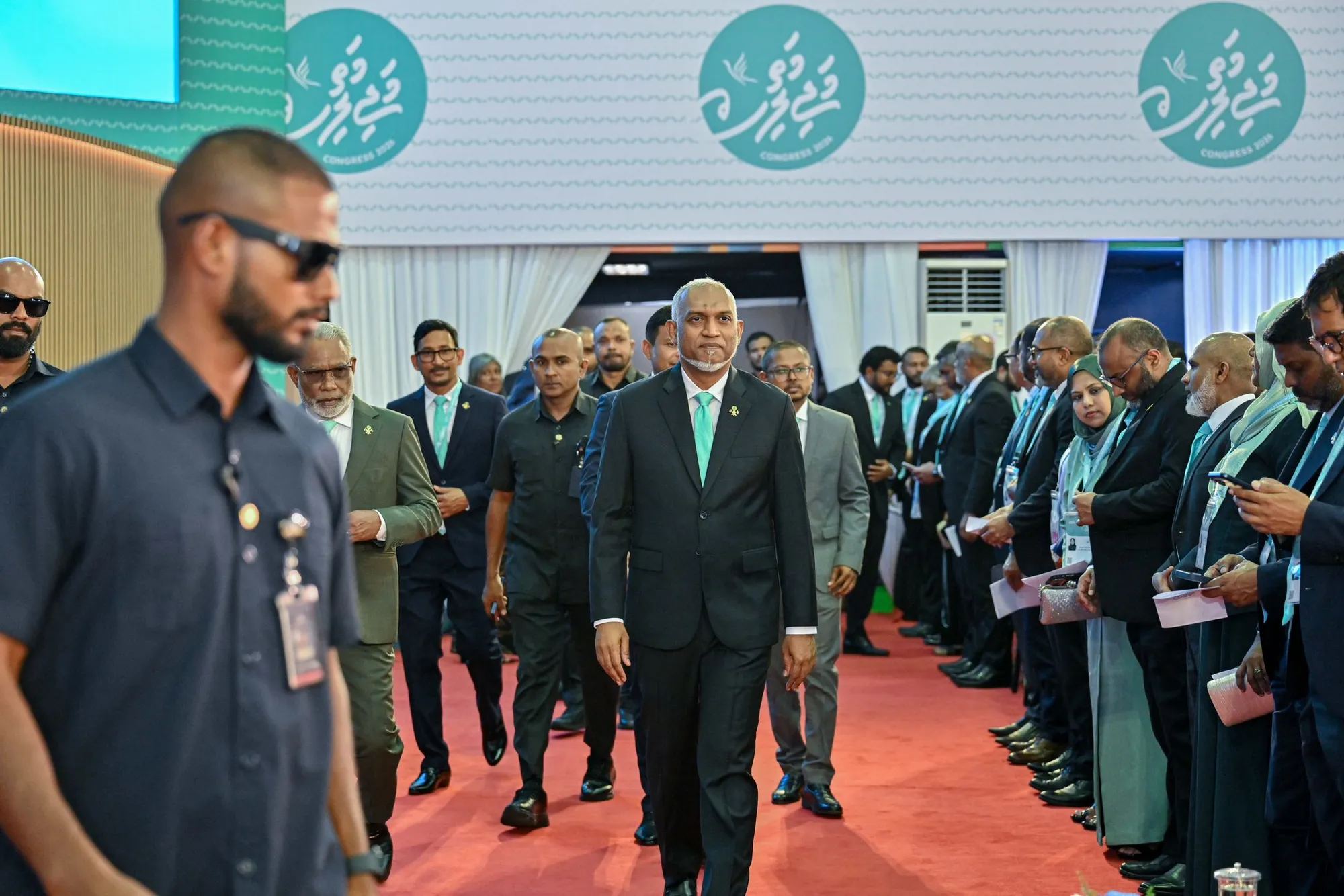 އެލްޖީއޭ ބޯޑުގެ ދެ ގޮނޑިވެސް ޕީއެންސީއަށް 