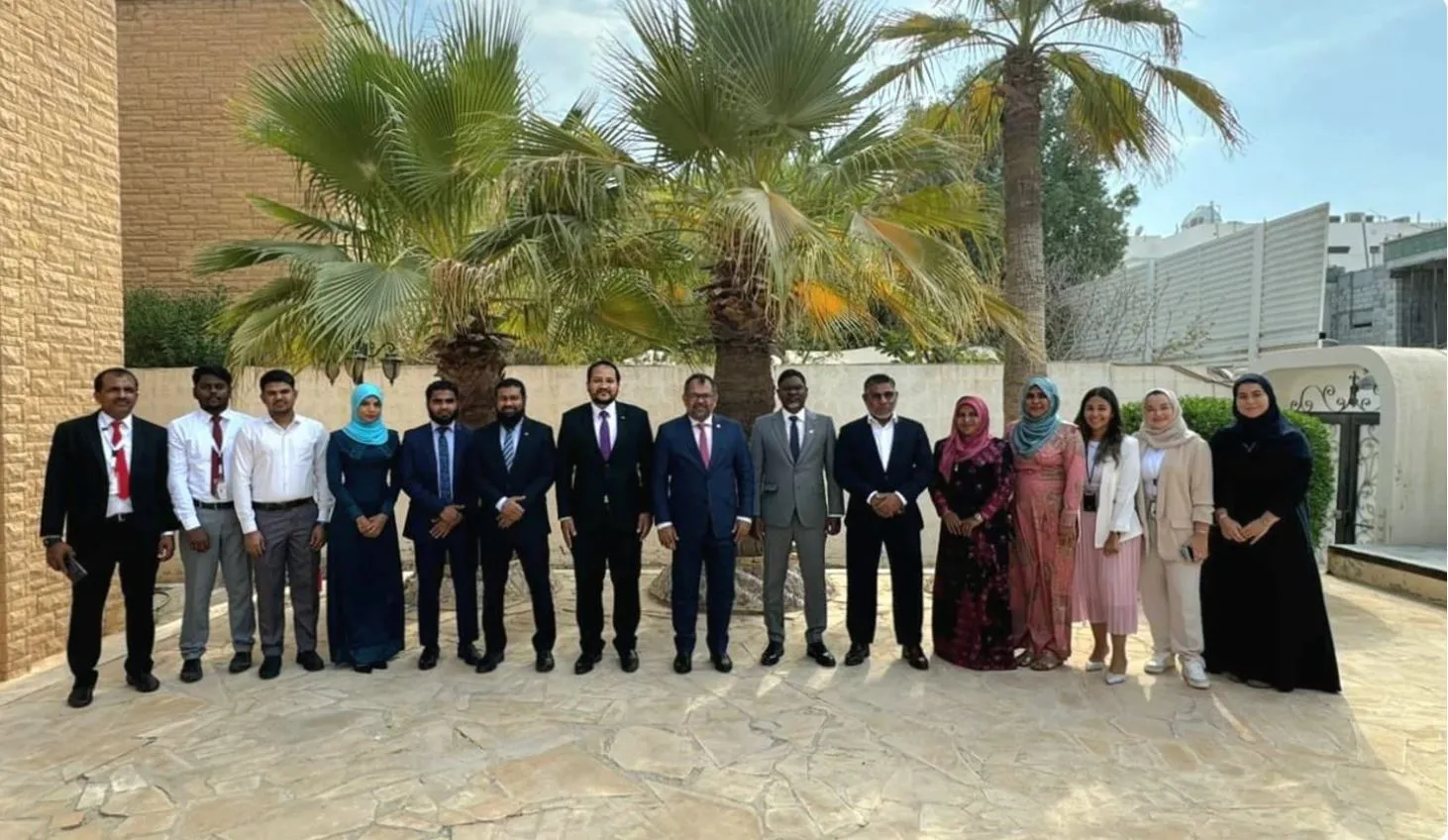 މިނިސްޓަރ މޫސާ ޒަމީރު ރިޔާޛުގައި ހުންނަ ދިވެހި އެމްބަސީއަށް ޒިޔާރަތް ކުރައްވައިފި