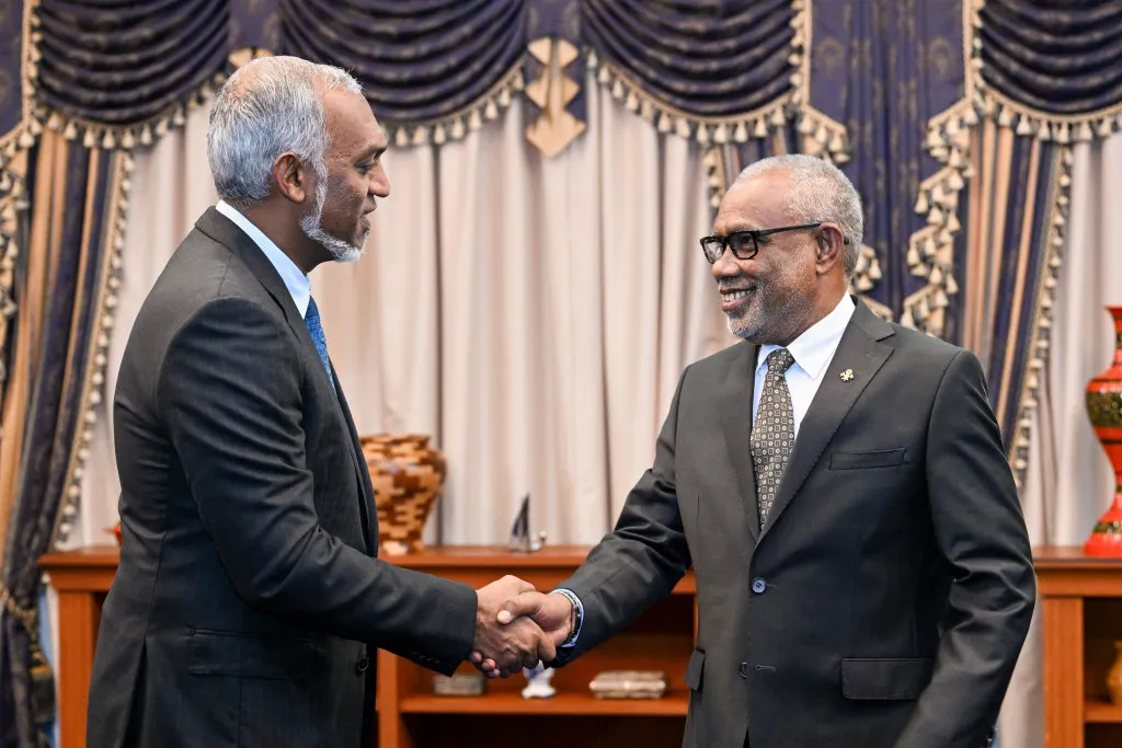 ރައީސް ޑރ.މުއިއްޒު، މަޖިލީހުގެ ރައީސާ ބައްދަލުކުރެއްވީ ބިލްތަކާމެދު މަޝްވަރާ ކުރެއްވުމަށް: ހީނާ