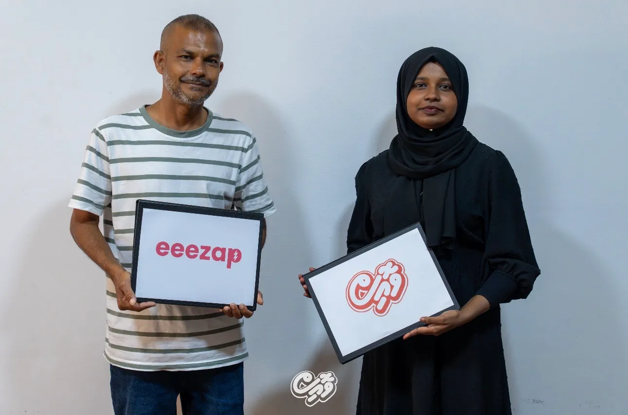 އީޒެޕްއާއެކު ވޮއިސް އިން ސޮއި ކުރުން- ފޮޓޯ/ ވޮއިސް