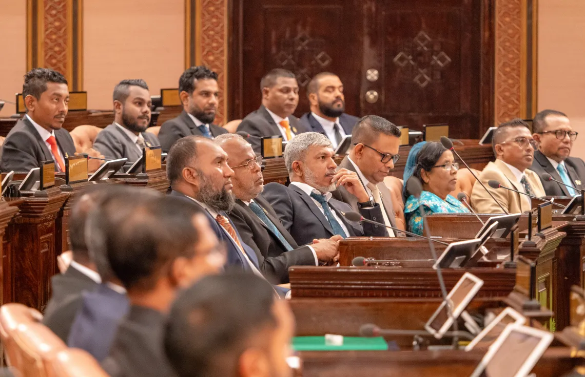 ސްޕްރީމް ކޯޓުގެ ފަނޑިޔާރުން މަދު ކުރާ ބިލް މަޖިލީހުން ފާސްކޮށްފި!