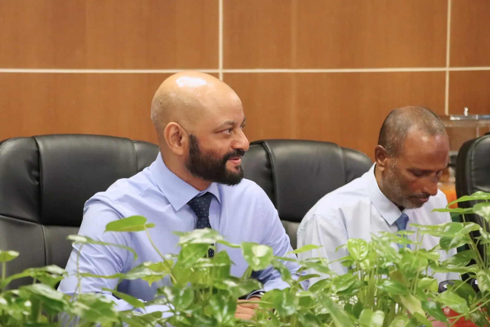 މައުމޫން ފައުންޑޭޝަނުން އައިޔޫއެމްގެ ދަރިވަރަކަށް މަތީ ތަޢުލީމުގެ ސްކޮލަރޝިޕެއް ދިނުން