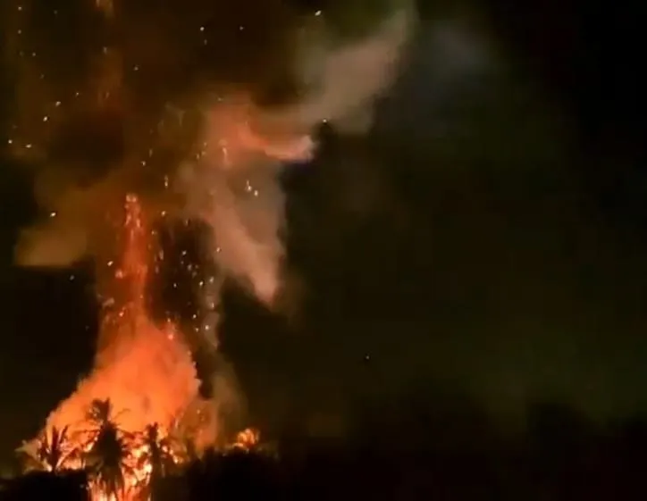 Fire breaks out in Hulhudhoo this evening: Photo/ MNDF