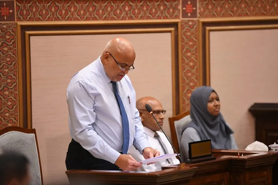 ލޯނު ފައިސާ ޤަވާއިދުން ދައްކަމުންދަނީ %40 ދަރިވަރުން: ޑރ. ހައިދަރު