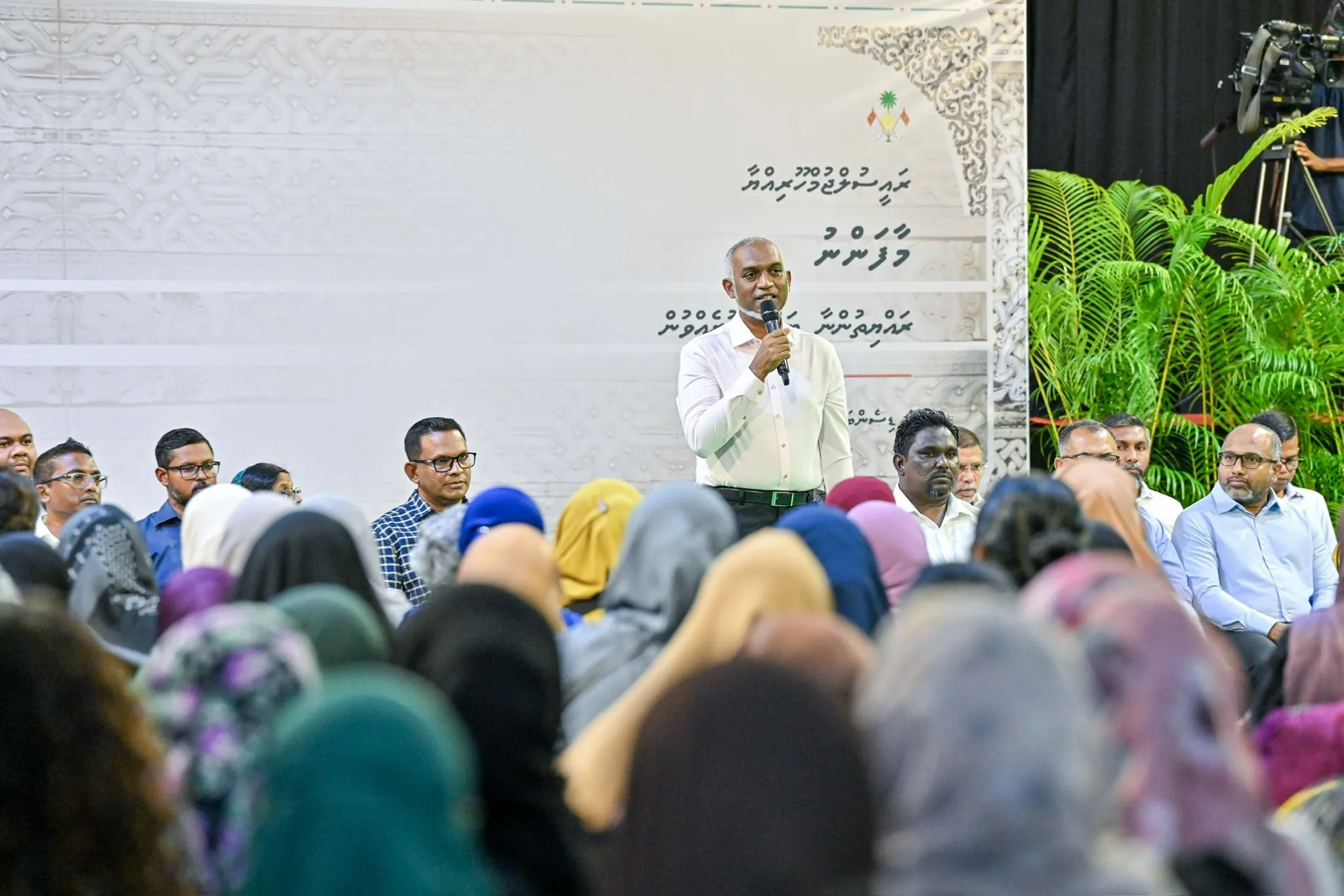 ރައީސްގެ ބައްދަލުވުން ޚާއްޞަކޮށްފައި ވަނީ ކުދި އަދި މެދުފަންތީގެ ވިޔަފާރިވެރިންނަށް