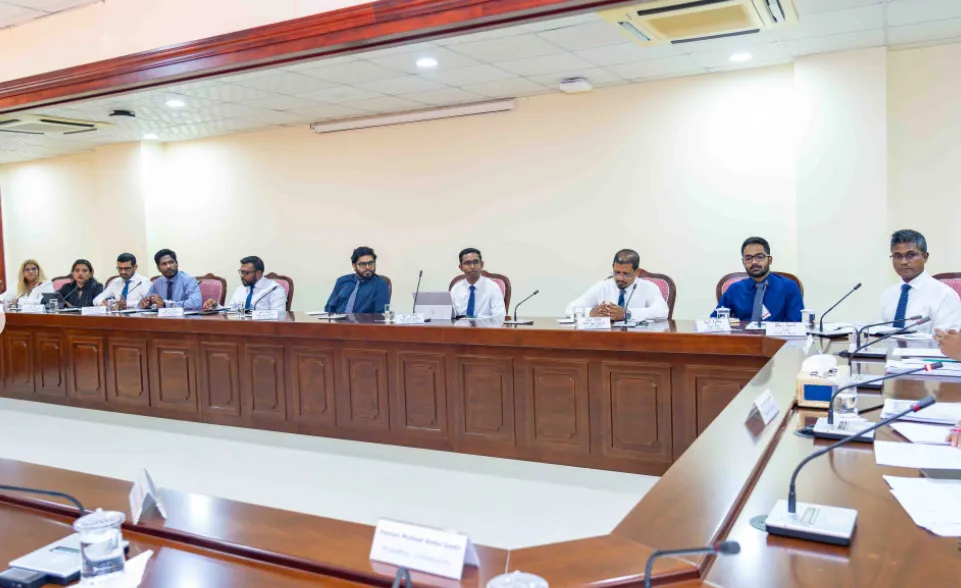 ފޮޓޯ: މަޖިލިސް