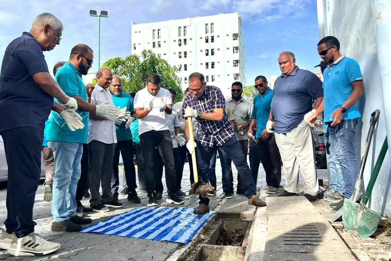 މާލޭގެ މަގުތަކުގެ ފެންހިންދާ ކާނުތައް ސާފުކުރުމުގެ ހާއްސަ ޕްރޮގްރާމެއް ފަށައިފި