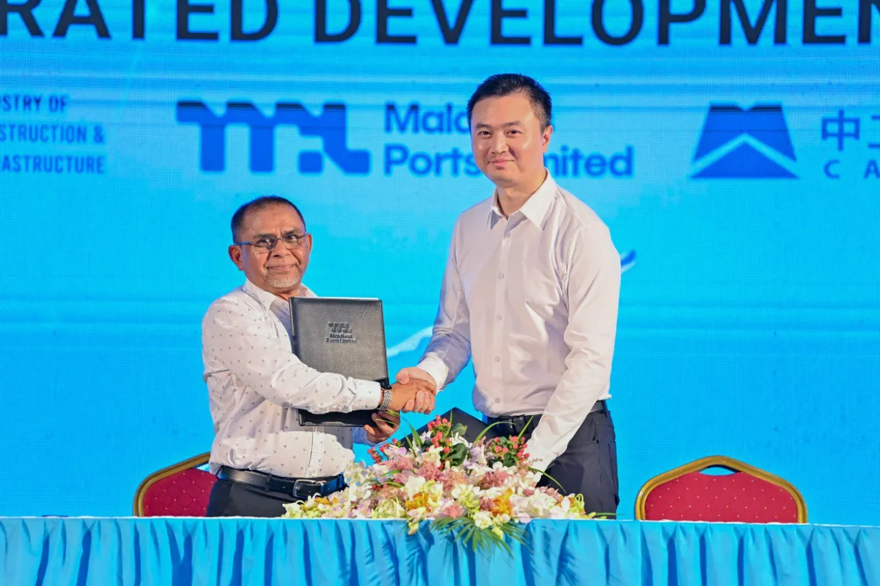 Kadhdhoo airport and maritime hub development signing ceremony (Phot/ President's office)