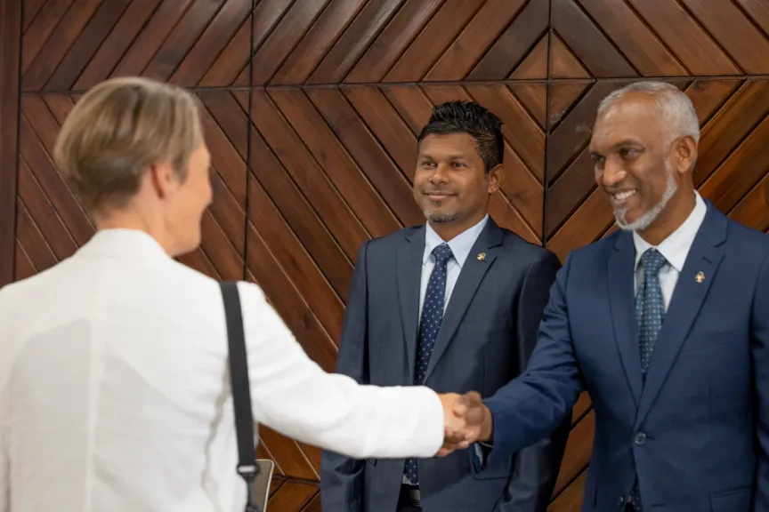 President-elect Mohamed Muizz meets with British Ambassor.