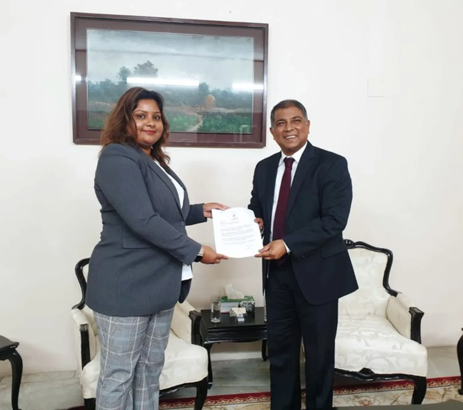 ސަފީރު ޝިއުނީން ބަންގްލަދޭޝް ފޮރިން މިނިސްޓްރީގެ ޗީފް އޮފް ޕްރޮޓޮކޯލްއާ ބައްދަލުުކުރައްވައިފި