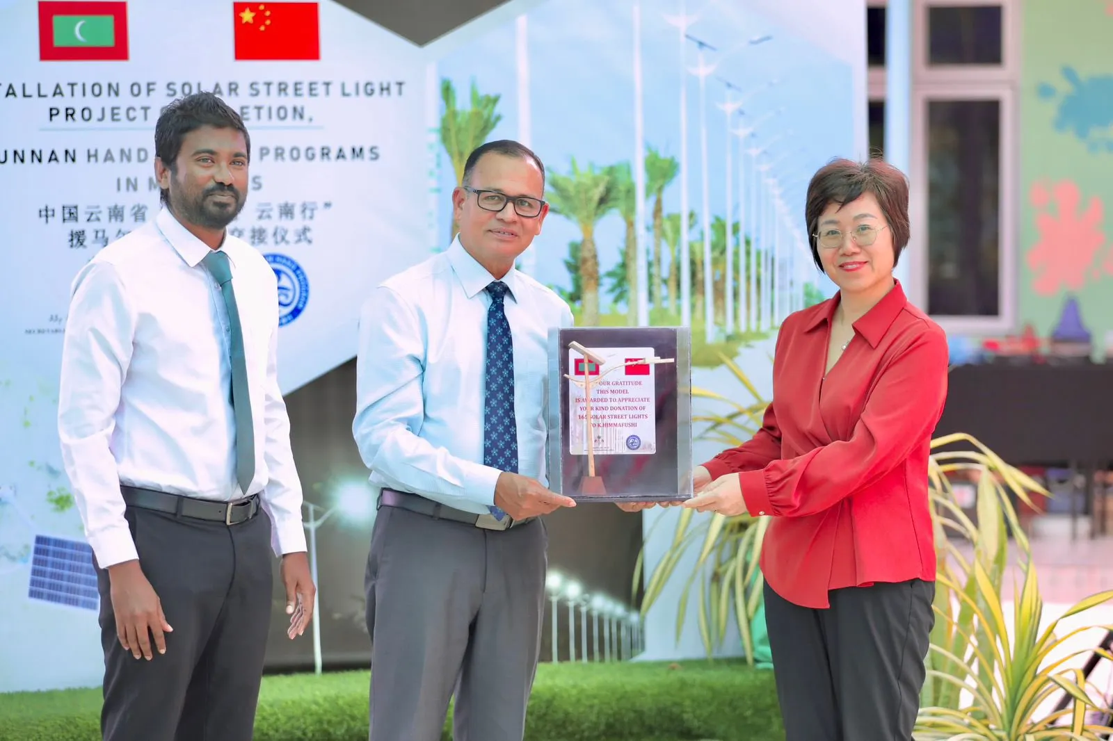 ޗައިނާ ސަރުކާރުގެ އެހީގައި ކ.ހިންމަފުށީގައި 165 ސޯލާ މަގުބައްތި ހަރުކޮށްފި