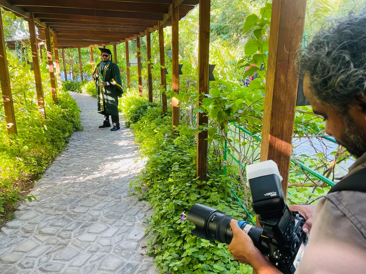 ގުރެޖުއޭޓުންނަށް ހާއްސަ ފޮޓޯޝޫޓް: އެންމެ 1000ރ އަށް