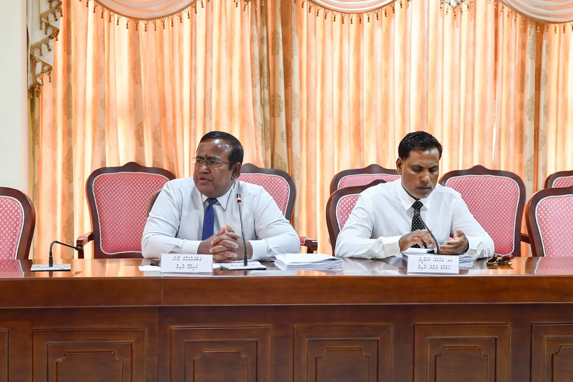 މަޖިލިސް މެންބަރުންގެ މުސާރަ މިވަގުތު ކުޑަ ކުރެވެން ނެތް ކަމަށް މަޖިލީހުގެ ކޮމިޓީން ނިންމައިފި