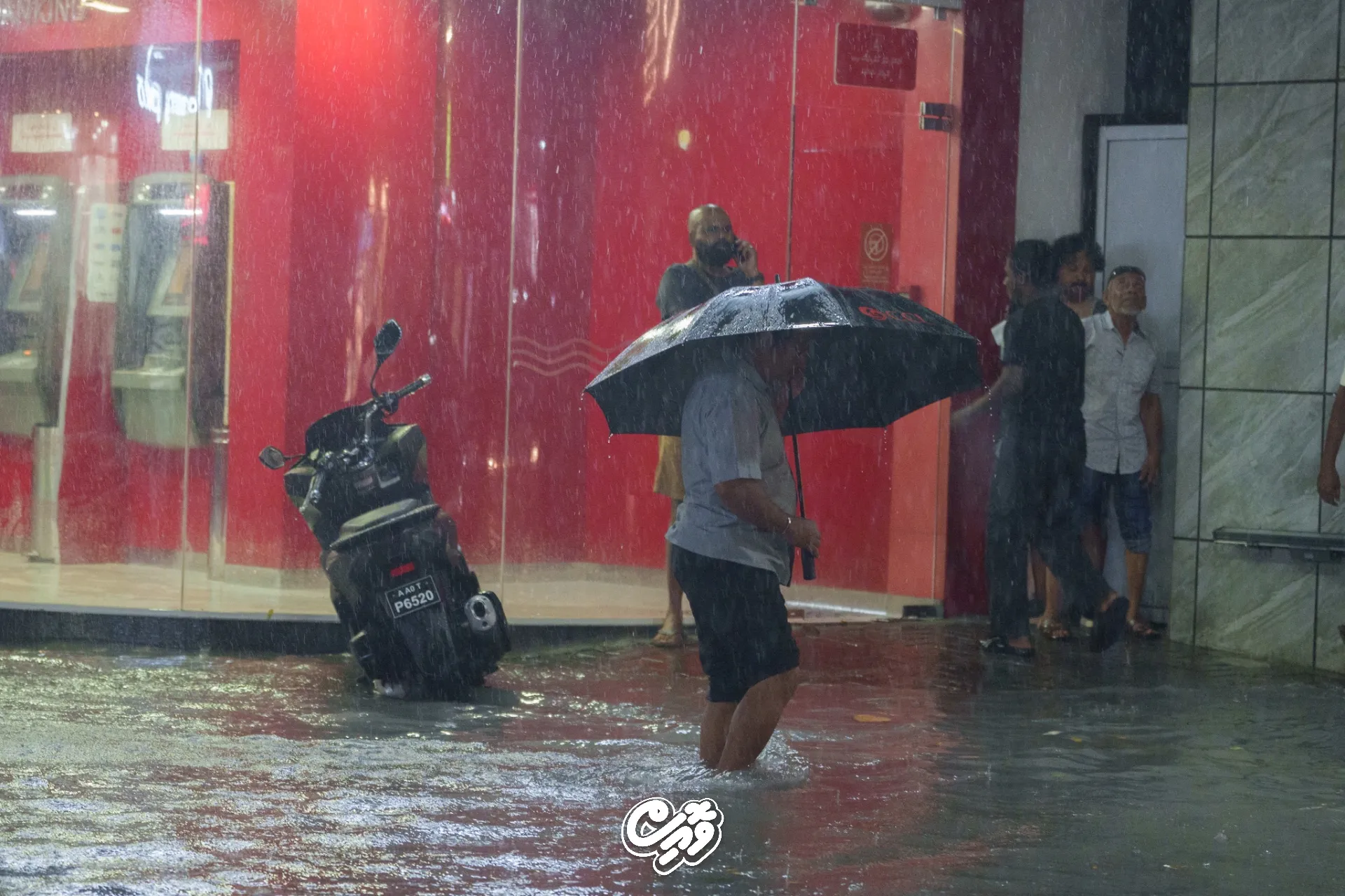މާލެއަށް ކުރަމުންދާ ވިއްސާރާގައި ފެންބޮޑުވުން---ފޮޓޯ: ވޮއިސް