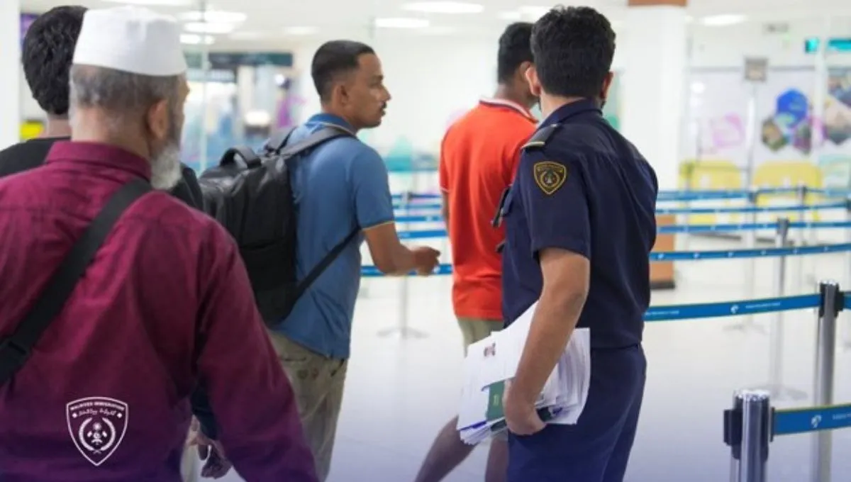 Foreign nationals being deported yesterday (Photo/Immigration)