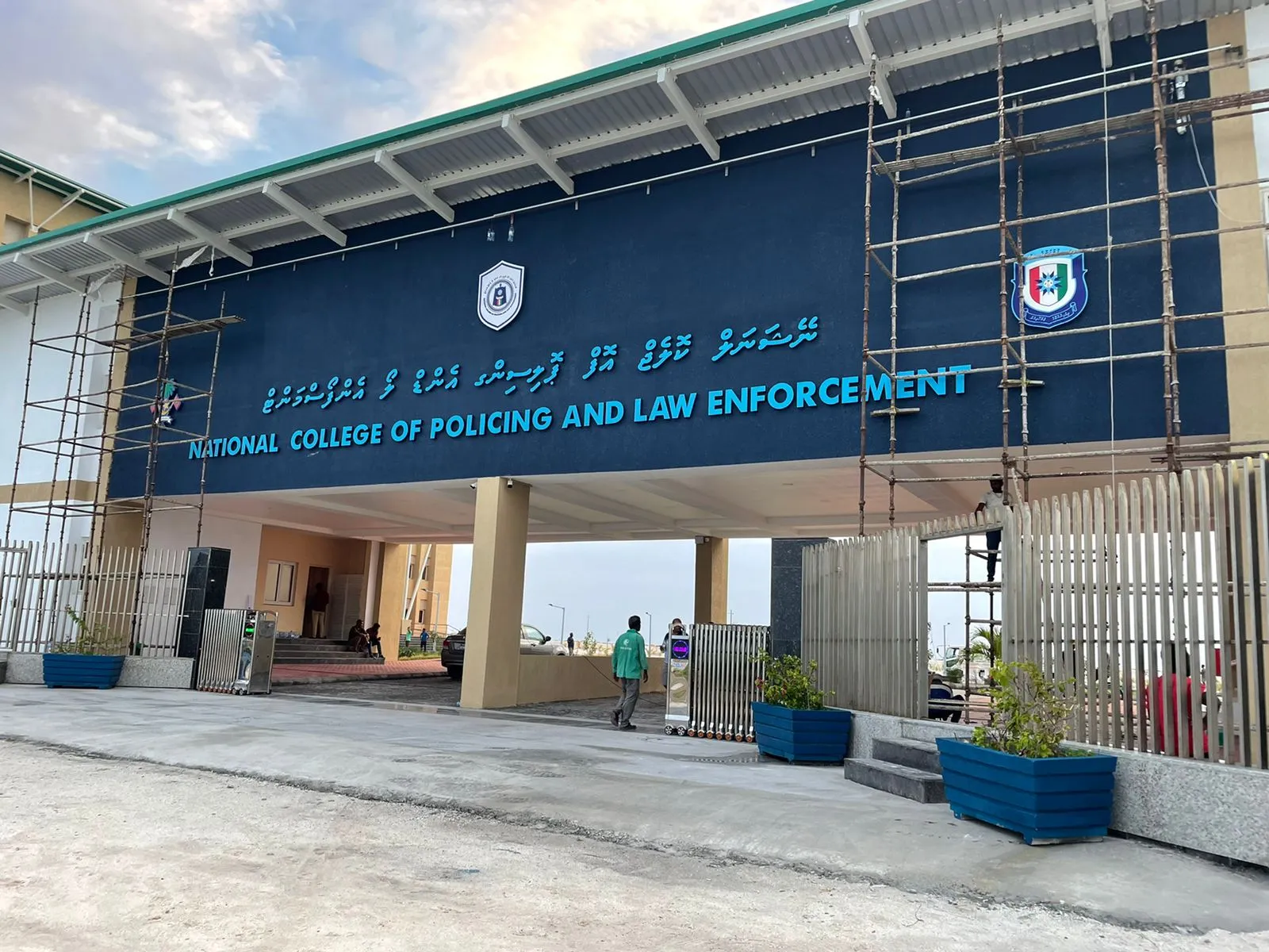 އައްޑޫ ޕޮލިސް ކޮލެޖުގެ ގިނަ ދަރިވަރުންތަކެއް ބަލިވެގެން ހޮސްޕިޓަލުގައި ފަރުވާދެނީ!