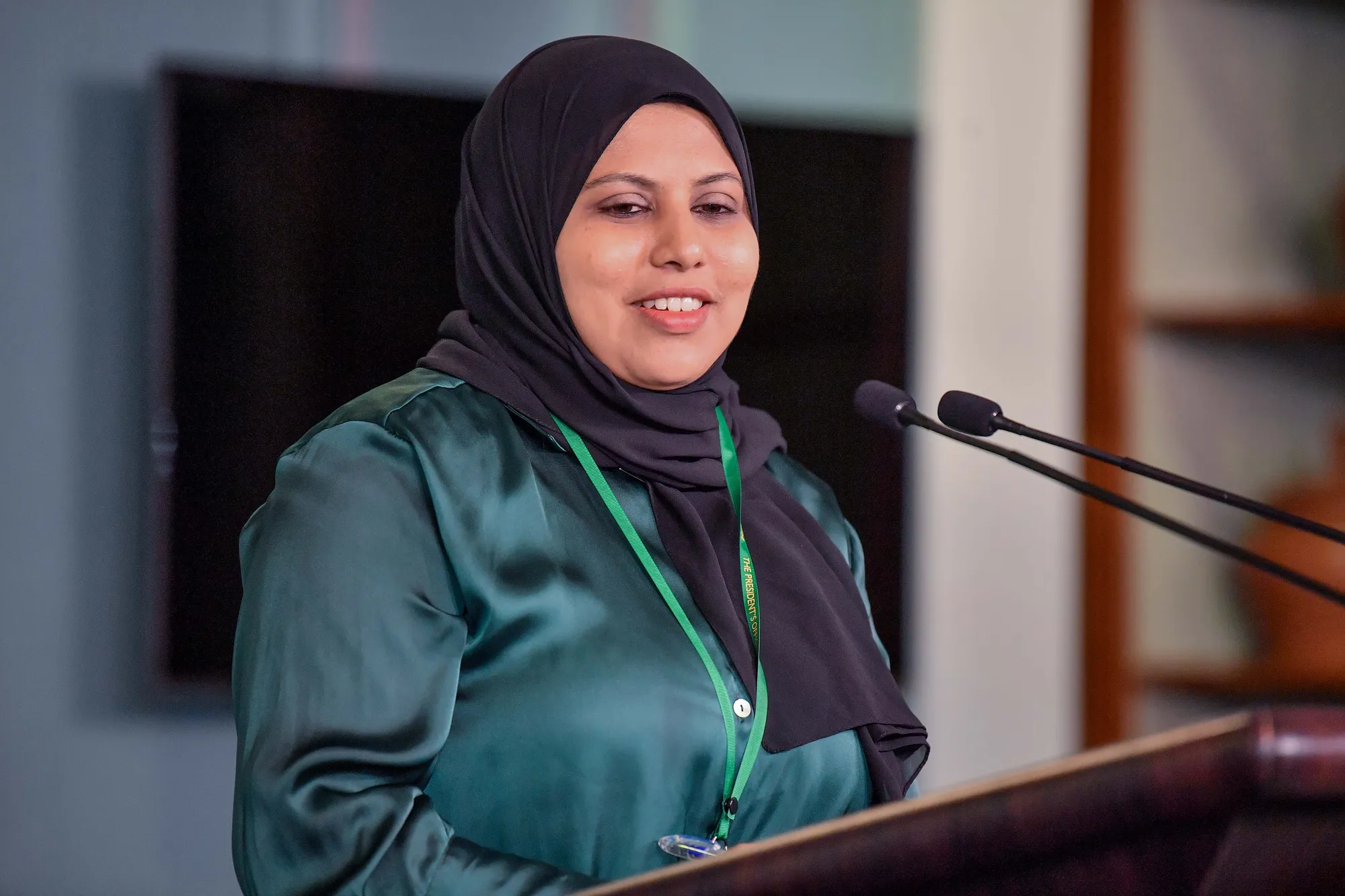 ރައީސް އޮފީހަށް މޮބައިލް ފޯނު ހިފައިގެން ނޫސްވެރީންނަށް ނުވަދެވުނުކަމަށް ބުނެ ފަތުރާ ވާހަކަ ދޮގުކޮށްފި