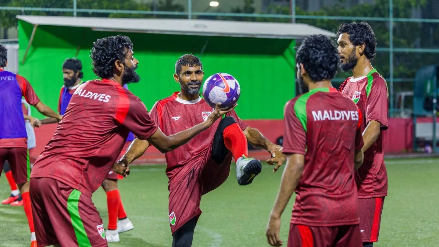 ޗައިނާއަށް ދާ ގައުމީ ފުޓްސަލް ޓީމު އެކުލަވާލައިފި