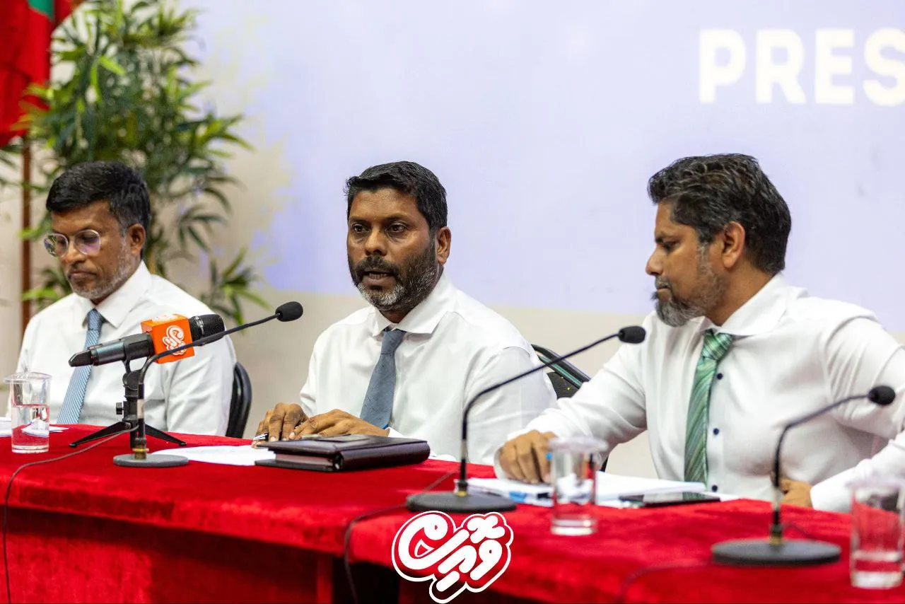 ކޮންޓްރެކްޓަރުންނަށް ފައިސާ ނުދީގެން ހުއްޓިފައިވާ 64 މަޝްރޫއެއް އަލުން ފެށިއްޖެ: ރާފިޢު