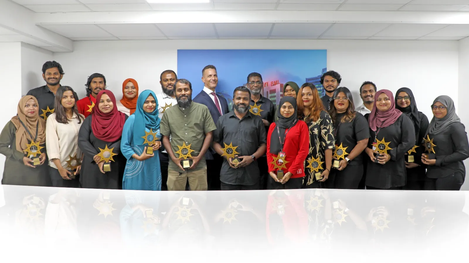 ބީއެމްއެލްގެ "ސްޓާ އެވޯޑްސް" 20 މުވައްޒަފަކަށް ދީފި