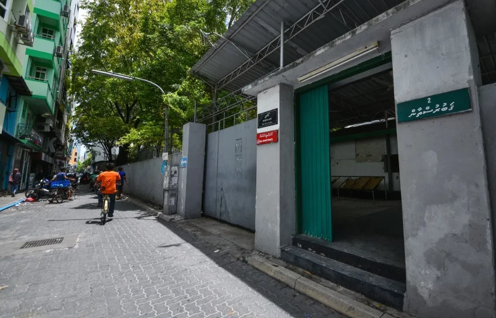 މޯޗަރީގައި އޮތް ނޭޕާލް މީހާގެ ހަށިގަނޑާއި ހަވާލުވާނެ މީހަކުނެތި މަހެއްވަނީ!