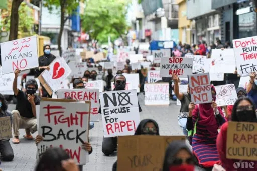 17 އަހަރު ކުއްޖަކަށް ޖިންސީ ގޯނާކުރި މައްސަލައެއް، ތުހުމަތު ގާތް ބަޔަކަށް