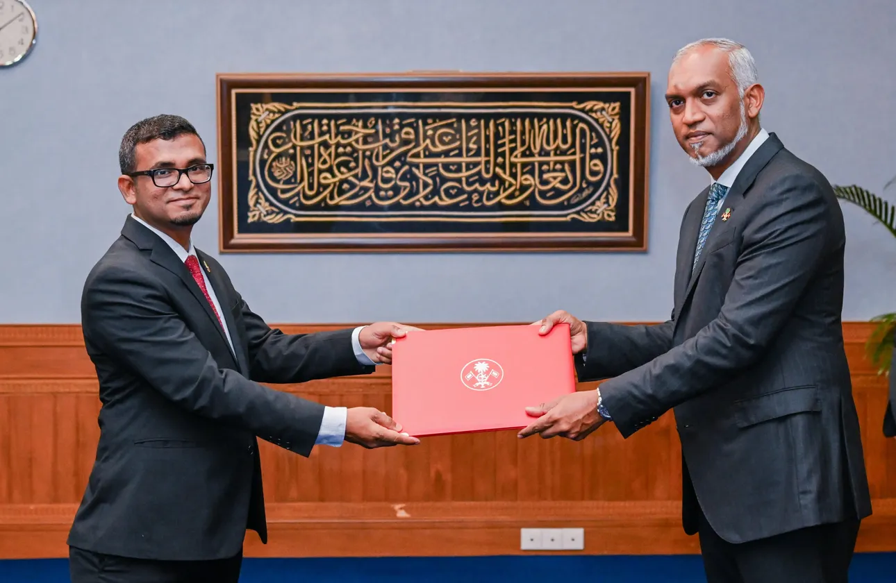 ގަވަރުނަރު ކަމުން ހާޝިމް ވަކިކޮށް، އެ މަގާމަށް މުނައްވަރު އައްޔަނު ކުރެއްވުމަށް މަޖިލީހަށް ފޮނުވައިފި