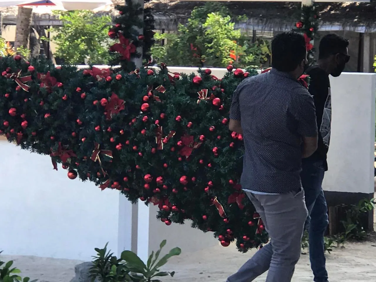 މީހުން ދިރިއުޅޭ ރަށެއްގައި ކްރިސްމަސް ފާހަގަކޮށްފިނަމަ ފިޔަވަޅު އަޅާނެކަމަށް ފުލުހުން އިންޒާރުދީފި