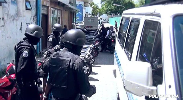 މީހަކު ރަހީނުކޮށް މާރާމާރީ ހިންގި މީހަކު 15 ދުވަހަށް ބަންދުކޮށްފި