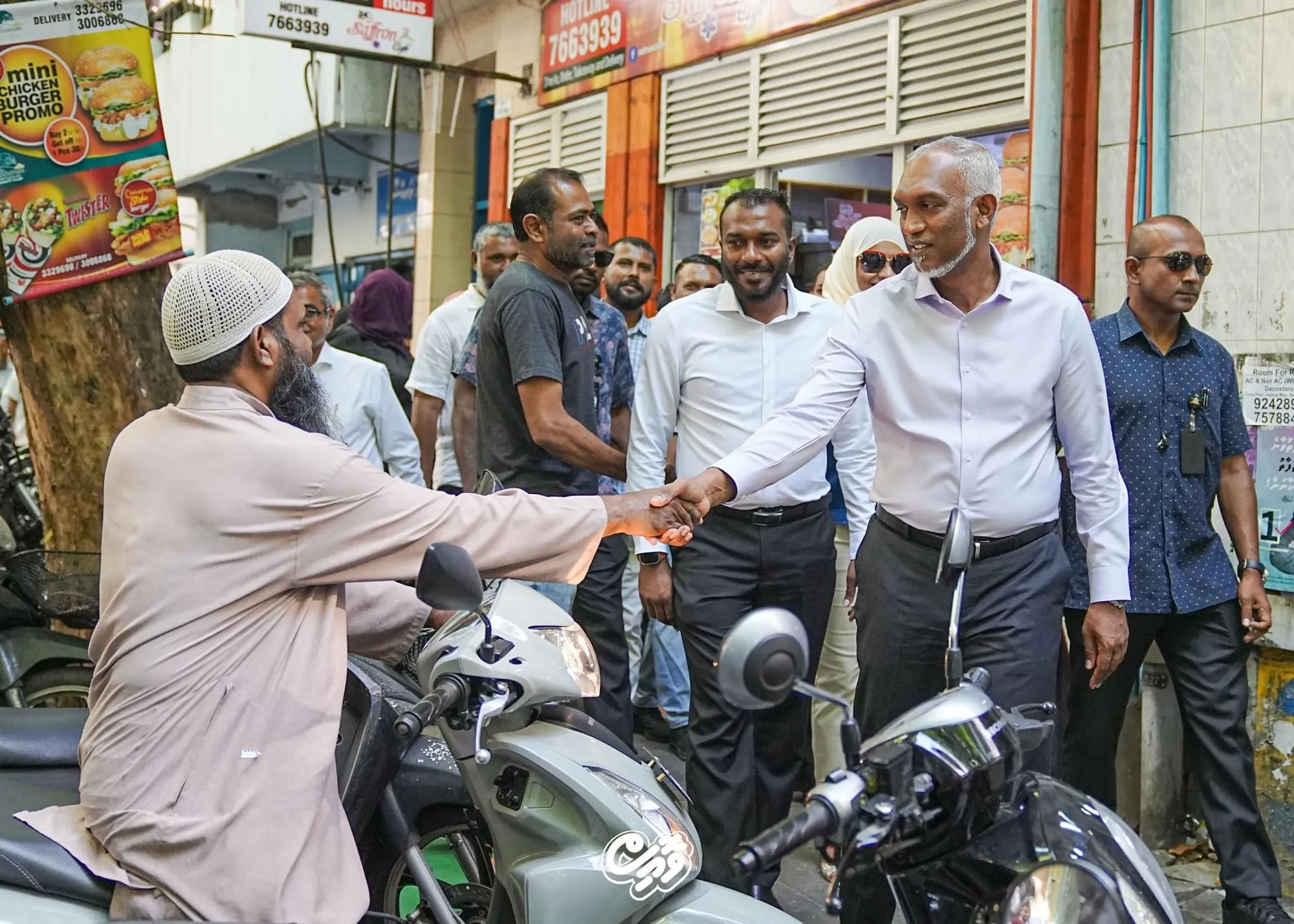 މަޖިލިސް އިންތިޚާބުގެ ކެންޕެއިނަށް، ރައީސް މުޢިއްޒު ގަލޮޅު ދެކުނު ދާއިރާއަށް ދޮރުން ދޮރަށް!