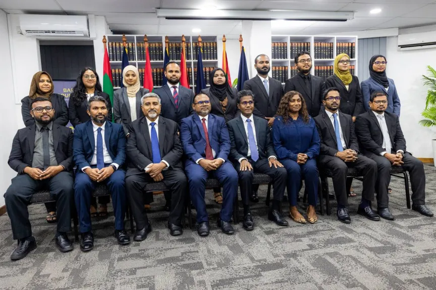 އަލަށް އަށް ވަކީލަކު ގާނޫނީ ވަކީލު ކަމުގެ ހުވާކުރައްވައިފި