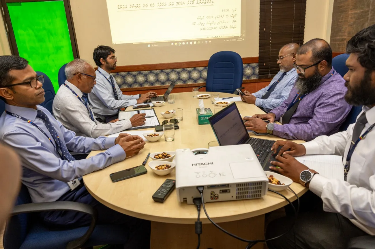 ސްޓެލްކޯގެ ތާރީހުގައި އަލަށް ހެޑް އޮފީހުން ބޭރުގައި ބޯޑު ބައްދަލުވުމެއް ބާއްވައިފި