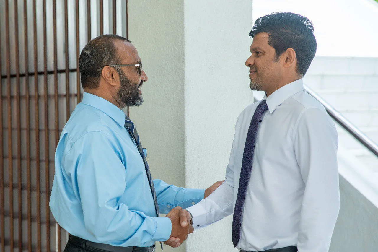 ނަައިބުރައީސް އިސްލާމީ ވުޒާރާގެ އިސްވެރިންނާއި ބައްދަލުކުރައްވައިފި!