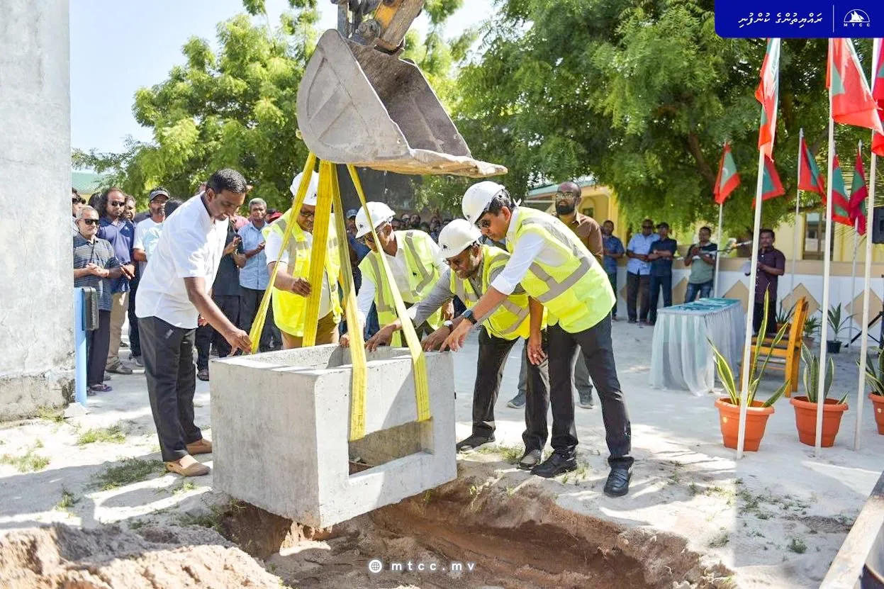 ހޯރަފުށީގެ މަގުތައް ޒަމާނީ ފެންވަރަށް ތަރައްގީ ކުރުމުގެ މަޝްރޫއުގެ ދެވަނަ ފިޔަވަހީގެ އަމަލީ މަސައްކަތް ފަށައިފި