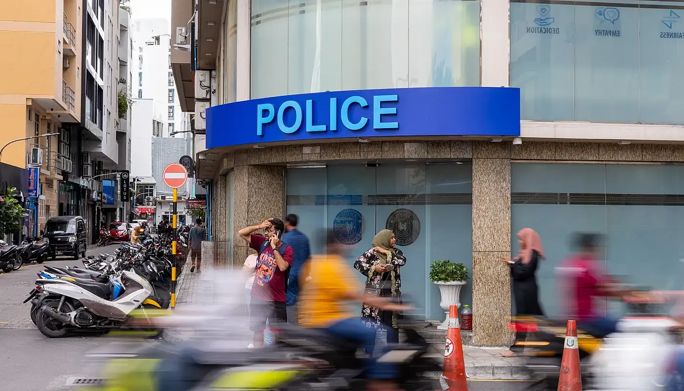 މީހަކު ރަހީނުކޮށް ފައިސާ ފޭރުނު އަންހެނަކު ހައްޔަރުކޮށްފި