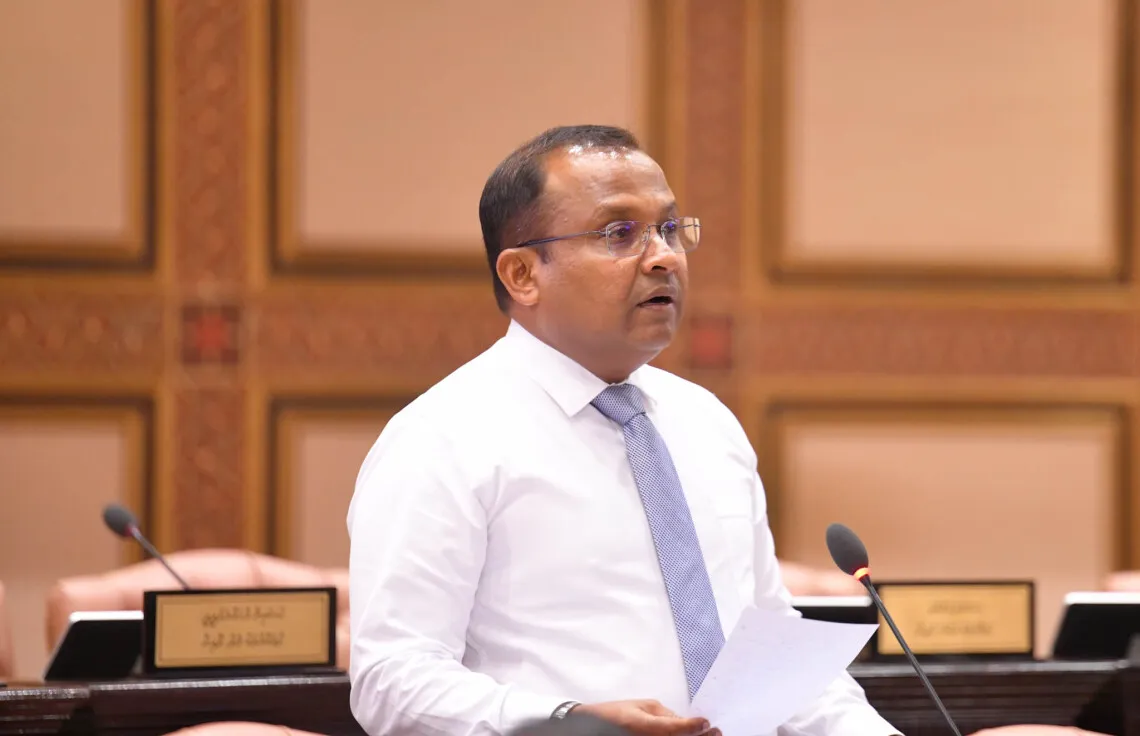 ކޮމިޓީން ދިރާސާ ކުރުމަށްފަހު، ވަޒީރުންނަށް ރުހުންދޭން ނިންމުމުން، މަޖިލީހުން އެކަން ކުރަންޖެހޭނެ: ރިޔާޒު