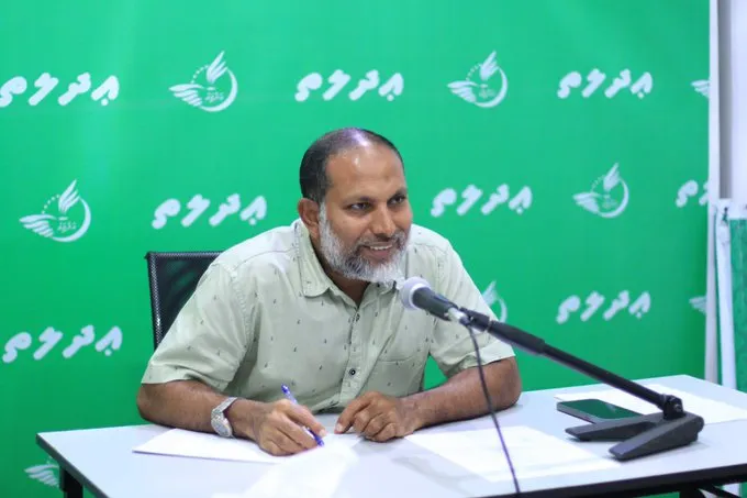 ފަސްވަގުތު ނަމާދުކުރާ މީހުން ސިޔާސީ މަސައްކަތުގެ އިސް ސަފަށް ނެރޭނަން: އިމްރާން