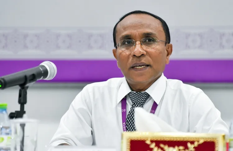 ކެނޑިޑޭޓުންގެ ފޮޓޯ އާއި ލޯގޯ ވޯޓު ކަރުދާހުގައި ޖަހަން ނިންމައިފި
