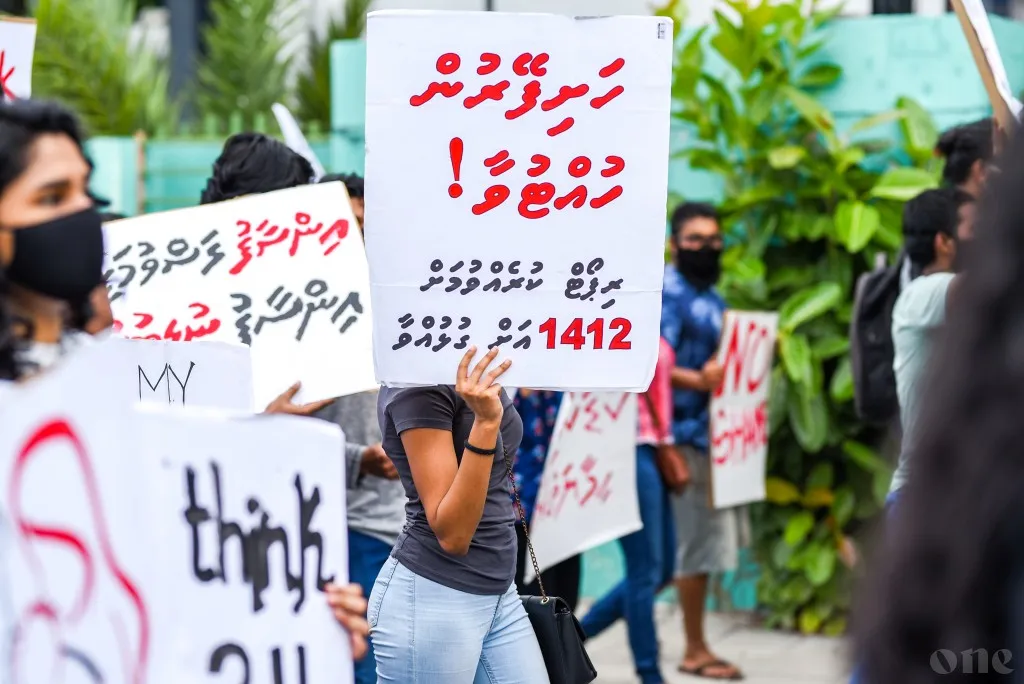 ދަރިވަރުންތަކަކަށް ޖިންސީ ގޯނާކުރި ދެ ބިދޭސީ ޓީޗަރުން ހައްޔަރުކޮށްފި
