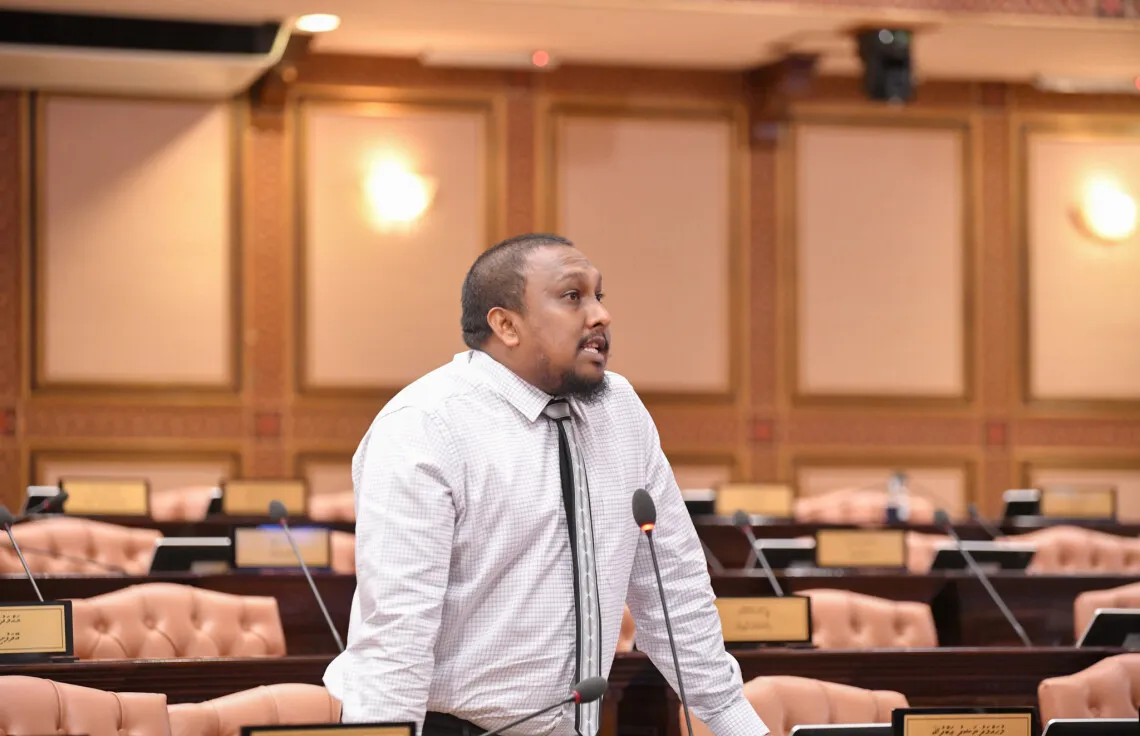 ޒަމާނުއްސުރެވެސް އަތޮޅުތެރޭގެ ރަށެއްގައި ތަރައްޤީގެ ކަމެއް ކުރަން ޖެހިއްޖެނަމަ ނުކުރެވޭ: ނަޝީދު