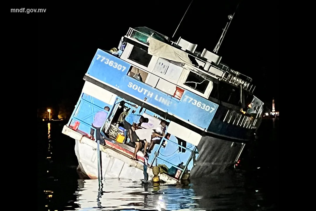 ގއ ނިލަންދޫ ފަރަށް އަރައި ބޯޓެއް ފަޅައިގެން ހިނގައްޖެ!