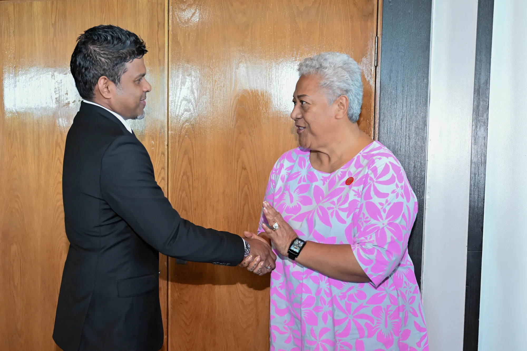 ނައިބު ރައީސް، ސަމޯއާގެ ބޮޑުވަޒީރާއި ބައްދަލުކުރައްވައިފި