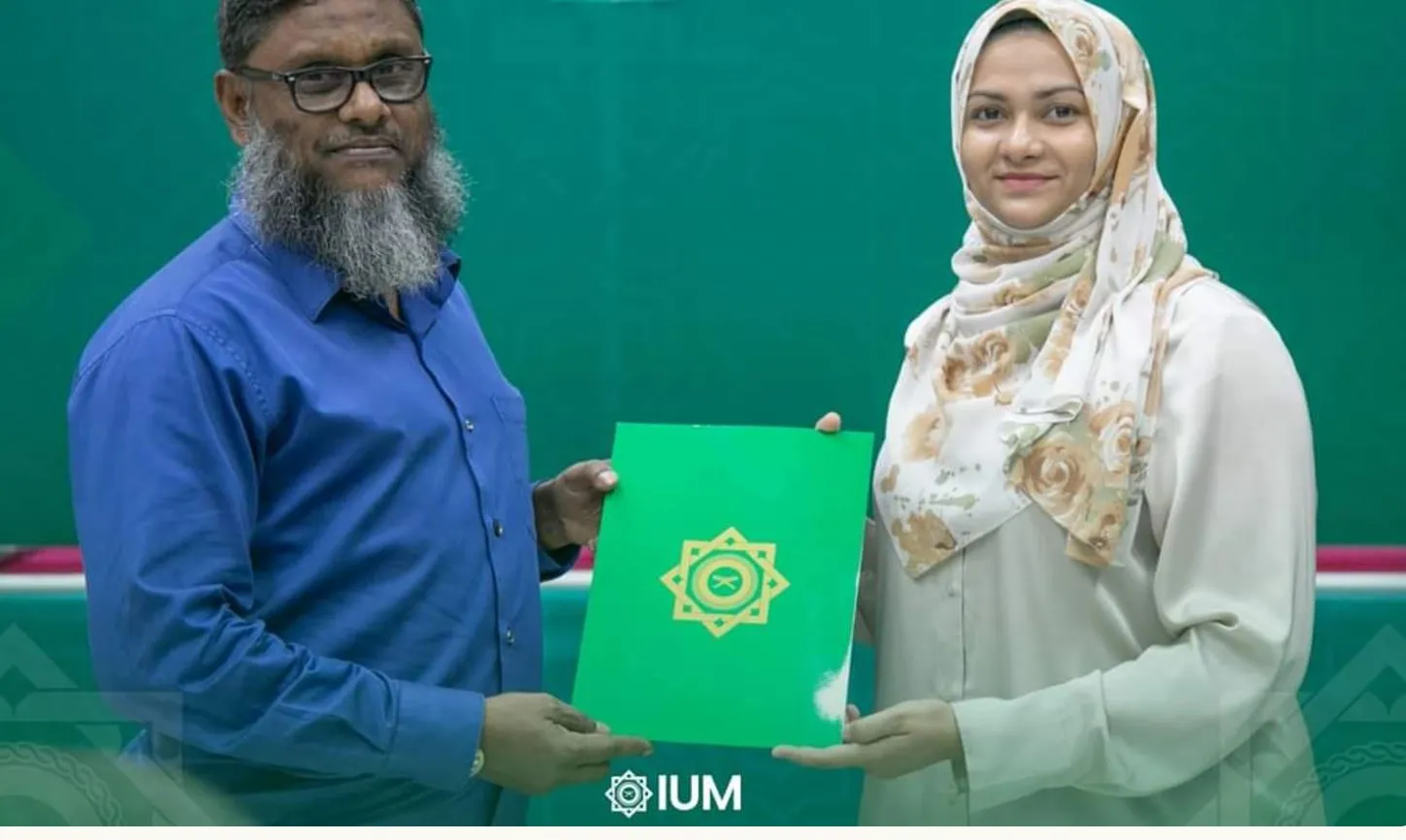 އައިޔޫއެމް އިން ސްޓަޑީ ގައިޑްލައިން ލިޔުމަށް މާލީ އެހީ ދީފި