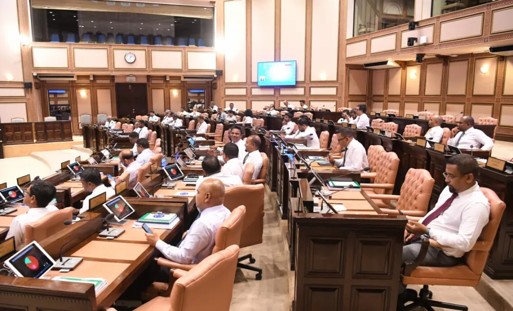 އެމްޑީޕީގެ ވޯޓުން އެކަނި، އަވަސް މަރުހަލާއެއްގައި ރައީސް ވަކިކުރެވޭ ގޮތް ހަދައިފި!